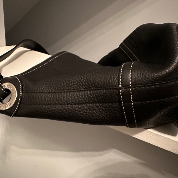 Vintage Coach Pebbled Leather bag. Beautiful! Soft leather w/swivel bolt closure - Picture 10 of 14